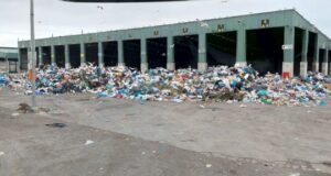 Toneladas de residuos acumulados en el CGR demuestran la ineficaz gestión de Fulgencio Gil en la empresa municipal de limpieza