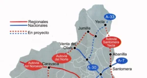 Fulgencio Gil defiende la construcción de una autovía entre el municipio y Venta del Olivo