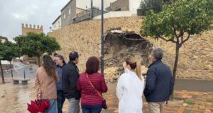 La rotura de una tubería provoca el derrumbe de parte de un cerramiento complementario a la muralla de Lorca