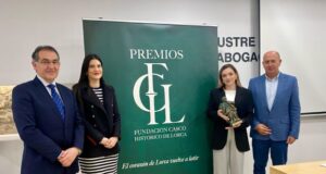 La joven escultora lorquina Belén Peñas Lázaro, autora de los nuevos ´angelotes´ creados en bronce