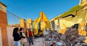 El Ayuntamiento continúa con la demolición de inmuebles en los barrios altos tras el temporal