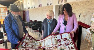 La Casa del Artesano acoge una exposición de patchwork de Elvira Sendra por el 25º aniversario de ARTELOR