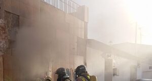 Servicios de emergencias han atendido el incendio de una vivienda en el Barrio de San Diego