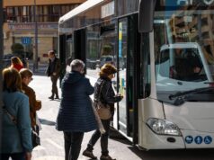 El Ayuntamiento de Lorca anuncia la gratuidad del transporte urbano para menores de 14 años y una rebaja del 40 % en abonos durante todo 2026