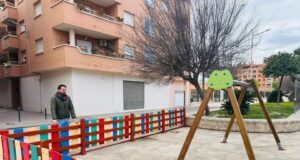 El Ayuntamiento de Lorca invierte más de 10.000 euros en la reforma integral del parque infantil de Curtidores, en San Cristóbal