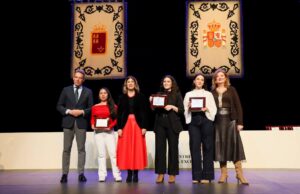 Un total de 214 alumnos han recogido el galardón tras haber obtenido Matrícula de Honor en sus estudios de Bachillerato, Ciclos Formativos y Enseñanzas Profesionales de Música, en las promociones 2023/2024 y 2024/2025