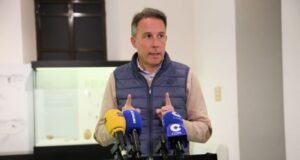 Fulgencio Gil rechaza la nacionalización masiva de extranjeros: «castiga a los inmigrantes legales integrados en nuestra sociedad y premia a las mafias que trafican con seres humanos»