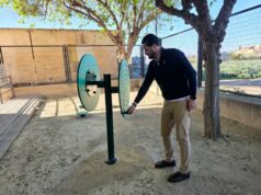 El Ayuntamiento de Lorca impulsa el envejecimiento activo en Tiata con la instalación de nuevos juegos biosaludables