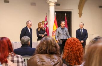 Una inversión superior a los 417.000€ del gobierno regional permite formar en bordado a una veintena de desempleados a través de los Pasos Azul y Blanco