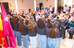 El Ayuntamiento premia la lucha en defensa de la Mujer del agente de la Policía Nacional Álvaro Martín, la psicóloga Beatriz Sanz y el Conservatorio de Música