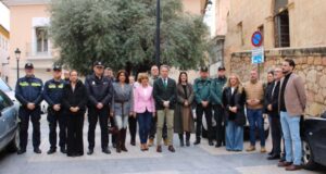 Lorca se suma al homenaje a las víctimas del terrorismo con un minuto de silencio en la Plaza del Caño