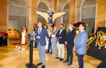 El Paso Azul de Lorca revoluciona la Semana Santa con el estreno del histórico grupo del «Ángel Caído» fb img 1774886844712