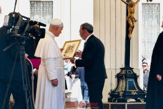 El Paso Blanco hace entrega al Papa León XIV de un cuadro de la Virgen de la Amargura como testimonio de fe y devoción de Lorca el paso blanco hace entrega al papa león xiv de un cuadro de la virgen de la amargura como testimonio de fe y devoción de lorca2