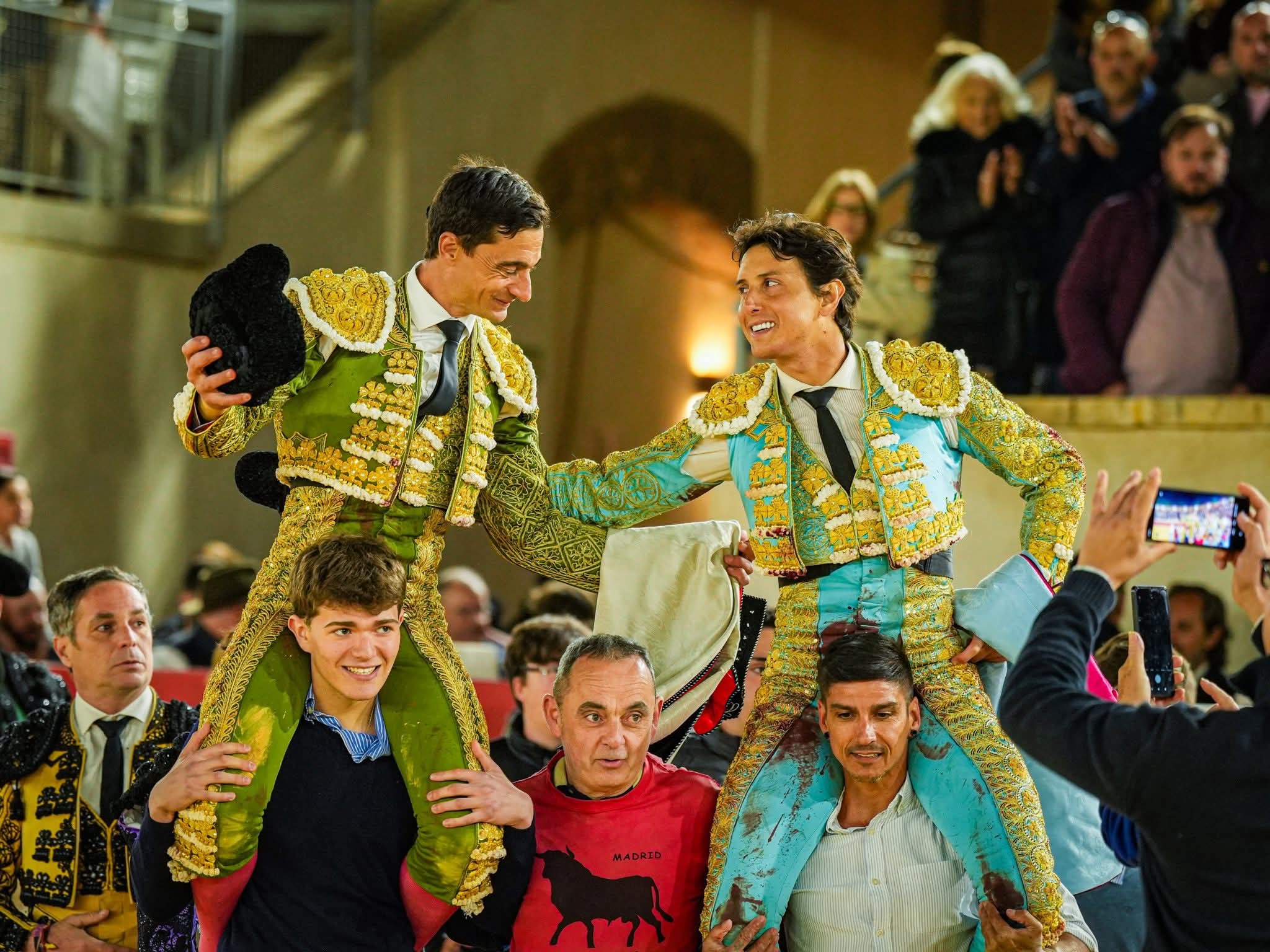 Apoteosis taurina en Lorca: Roca Rey corta cinco orejas en Sutullena fb img 1775333451898