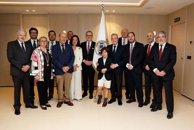 paso blanco bandera bordada en lorca