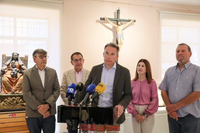 la prueba del carbono 14 desvela que la imagen de jesús crucificado rescatada de la antigua cárcel es la más antigua conservada en lorca, con 484 años de antigüedad (2)