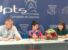 El joven piloto lorquino Pablo Segura presenta el casco con el que llevará el nombre de Lorca por los circuitos internacionales el joven piloto lorquino pablo segura presenta el casco con el que llevará el nombre de lorca por los circuitos internacionales