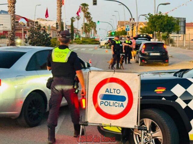 La Policía Local de Lorca lleva a término más de 330 intervenciones, establece más de medio centenar de controles y deti La Policía Local de Lorca lleva a término más de 330 intervenciones, establece más de medio centenar de controles y deti