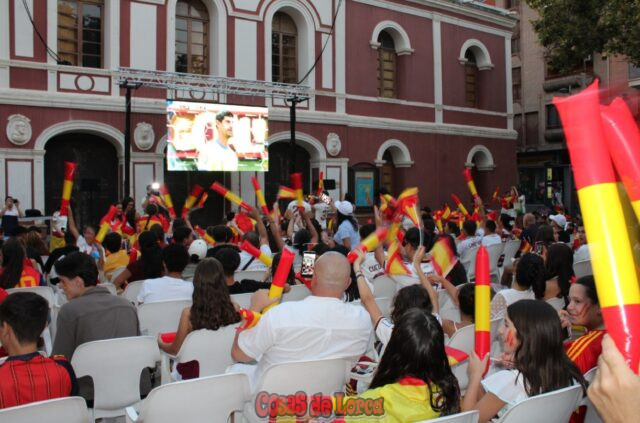 el ayuntamiento de lorca autoriza la ampliación excepcional de las terrazas de hostelería para que los lorquinos vivan juntos los partidos decisivos de la selección española en el mundial
