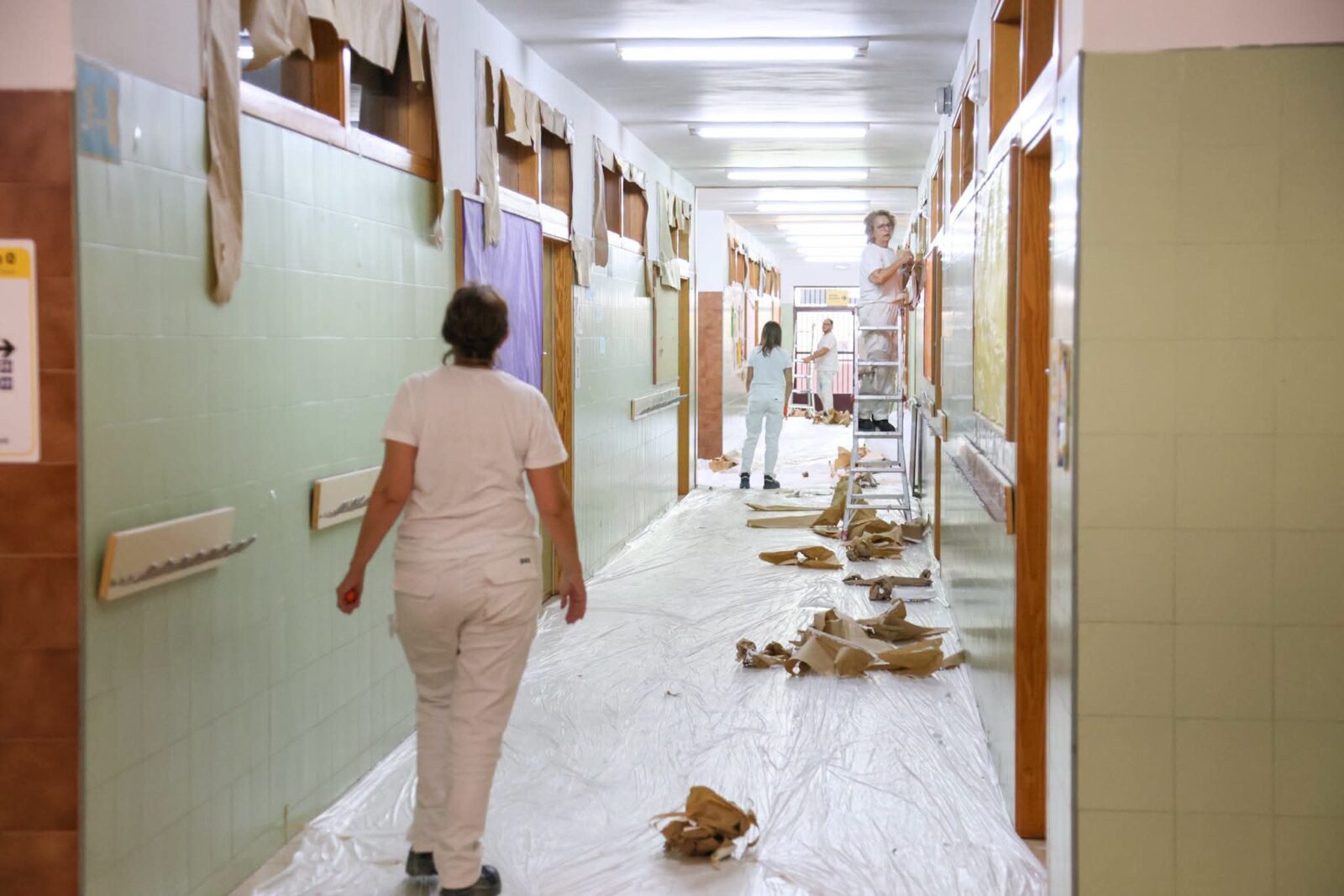 Educación invierte cerca de 100.000 euros para mejorar los colegios del municipio durante el verano
