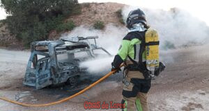 Intensa tarde de incendios en Lorca: arde un vehículo en La Parroquia tras quedar extinguido el fuego de Puentes img 20260710 wa0003