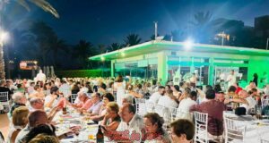 El Paso Blanco reúne a 300 personas en su Cena de Verano a beneficio del nuevo manto de la Virgen de la Amargura fb img 1786268020662