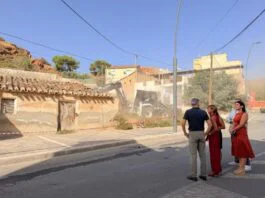 el ayuntamiento ejecuta el primer derribo de un inmueble en su lucha contra la infravivienda y el control de los empadronamientos en todo el municipio