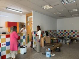 el ayuntamiento de lorca realiza trabajos de revestimiento y pintura en las instalaciones de la escuela municipal de educación infantil de la hoya
