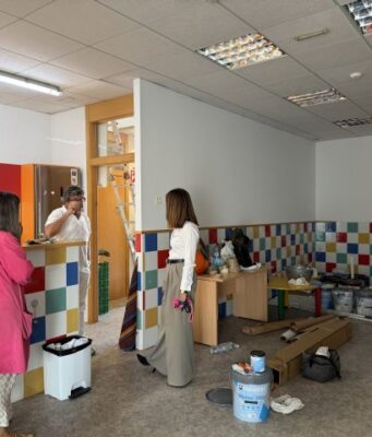 El Ayuntamiento de Lorca realiza trabajos de revestimiento y pintura en las instalaciones de la Escuela Municipal de Educación Infantil de La Hoya el ayuntamiento de lorca realiza trabajos de revestimiento y pintura en las instalaciones de la escuela municipal de educación infantil de la hoya