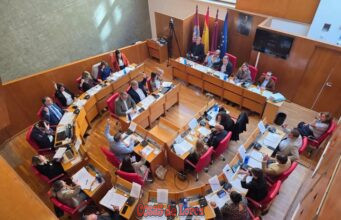 El Pleno exige al Ministerio que paralice la subasta de terrenos de los lorquinos y entregue los solares de Apolonia para construir viviendas el pleno exige al ministerio que paralice la subasta de terrenos de los lorquinos y entregue los solares de apolonia para construir viviendas