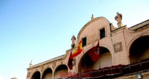 Lorca enfrenta dos versiones sobre su gestión económica: el PSOE denuncia retrasos en los pagos y el Gobierno defiende la reducción de la deuda fachada del ayuntamiento de lorca