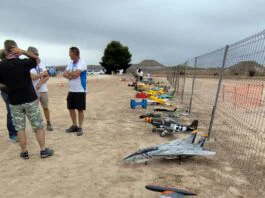 Pilotos llegados de distintos puntos de España llenan de velocidad y acrobacias el cielo de Torrealvilla en los 47º JDG