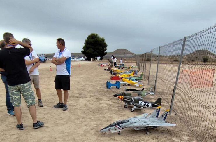 Pilotos llegados de distintos puntos de España llenan de velocidad y acrobacias el cielo de Torrealvilla en los 47º JDG