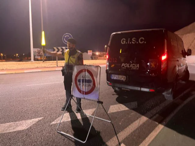la policía local de lorca formula esta última semana 176 expedientes por infracciones de tráfico, tras más cerca de un centenar de controles de seguridad