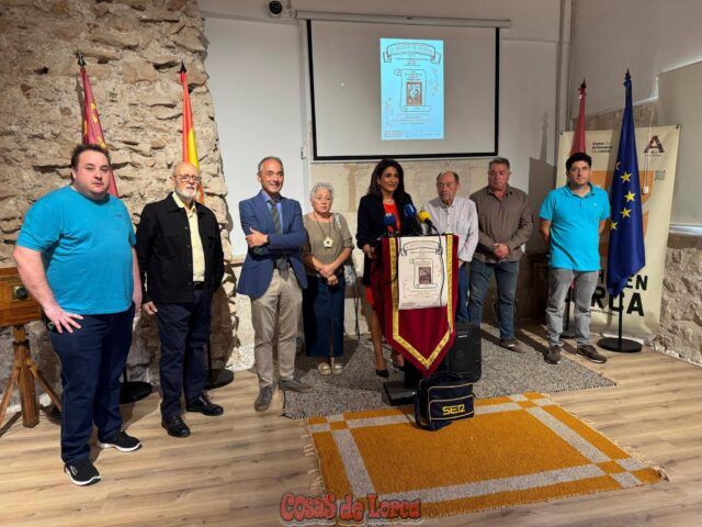 lorca reivindica el arte de las jarapas con una exposición y demostraciones en vivo en la casa del artesano